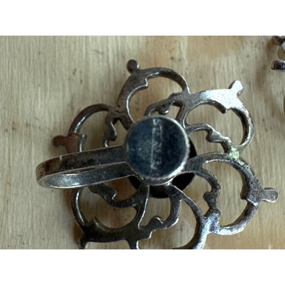 Vintage Sterling Silver Screw Back Flower Earrings - Picture 2 of 5
